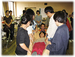 搬送法(毛布を使用した応急担架等)